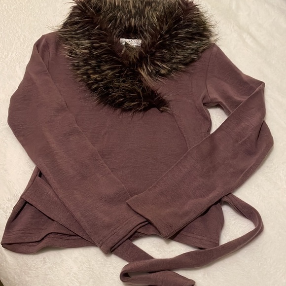 Vintage Sweaters - vintage faux fur collar purple sweater with tie!